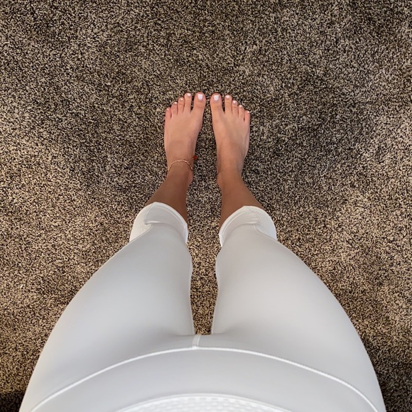 White Lululemon Cropped Leggings - Picture 4 of 6